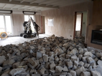 Kleine afbraakwerken met minigraver of 6,5 ton kraan